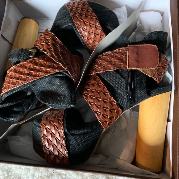 Jeffrey Campbell So Much Platform Sandals - Picture 3 of 5